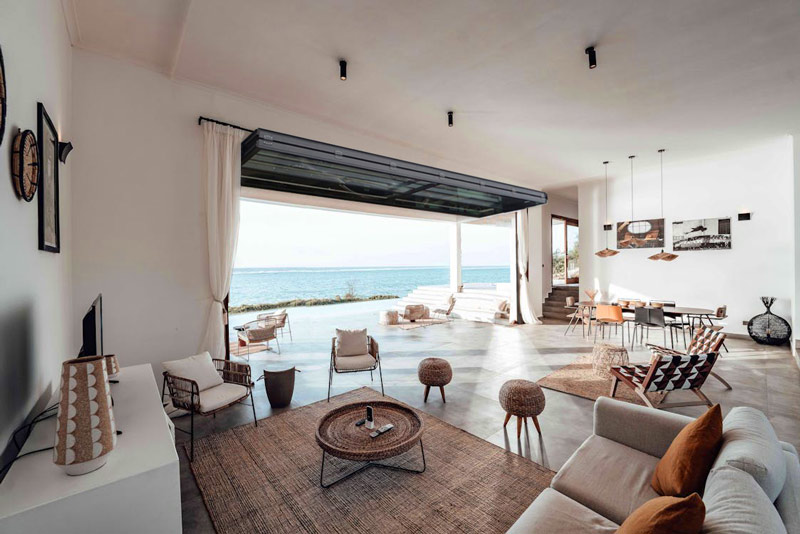 Open living space facing the ocean